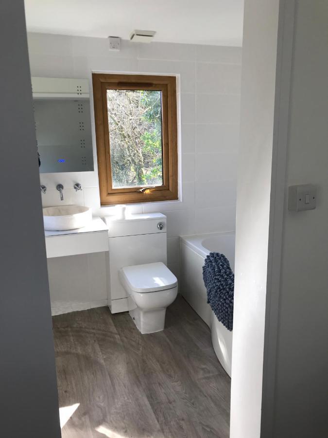 Winnie'S Corner - Self Contained Within The Grounds Of Another Property, In An Idyllic Wooded Setting Carlyon Bay Buitenkant foto