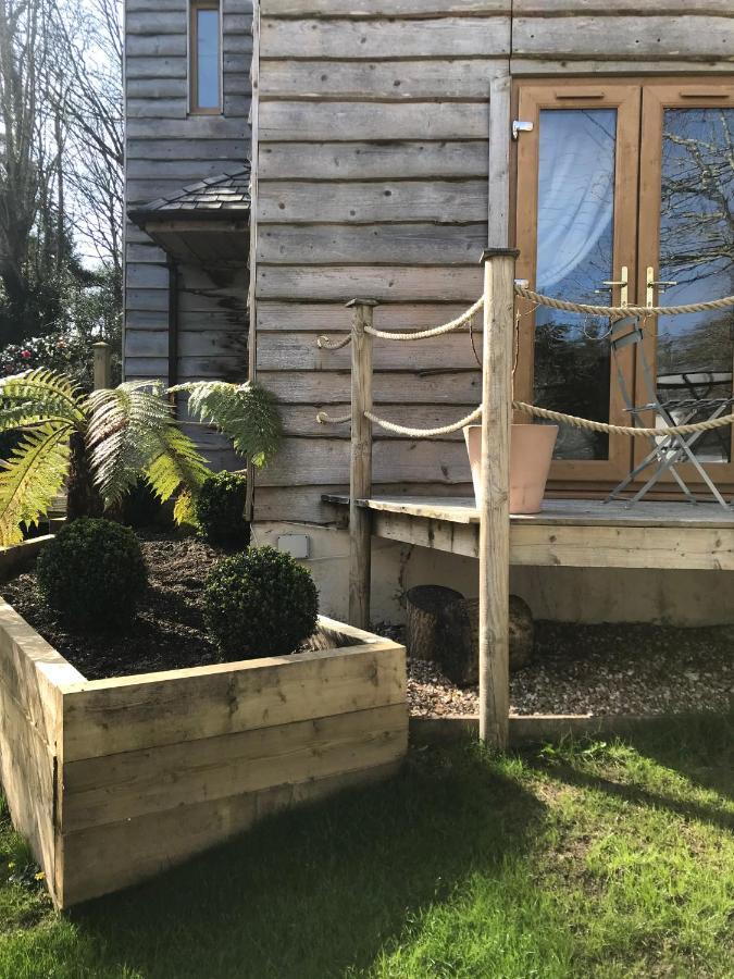 Winnie'S Corner - Self Contained Within The Grounds Of Another Property, In An Idyllic Wooded Setting Carlyon Bay Buitenkant foto